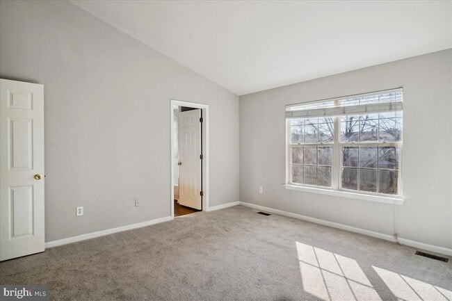 Building Photo - 102 W Deer Park Rd