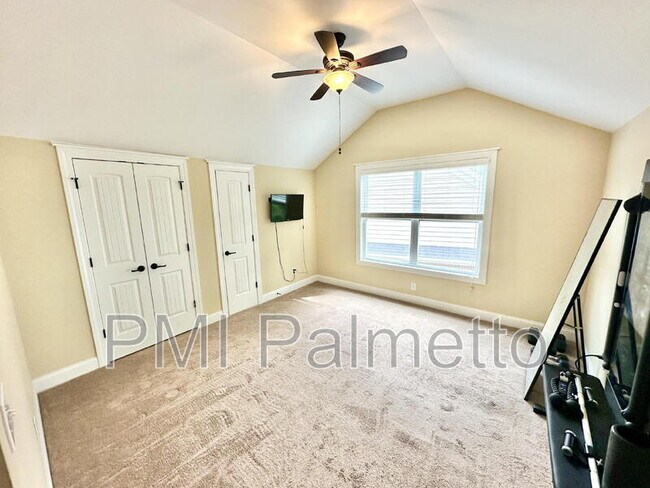 Building Photo - 121 Park Ridge Way