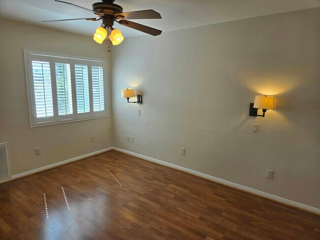 Building Photo - 7130 Shoreline Dr