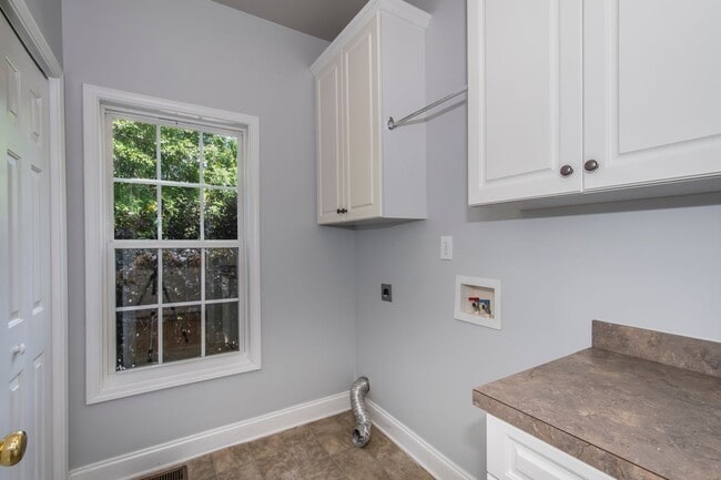 Building Photo - Rare opportunity to rent on LAKE MURRAY!