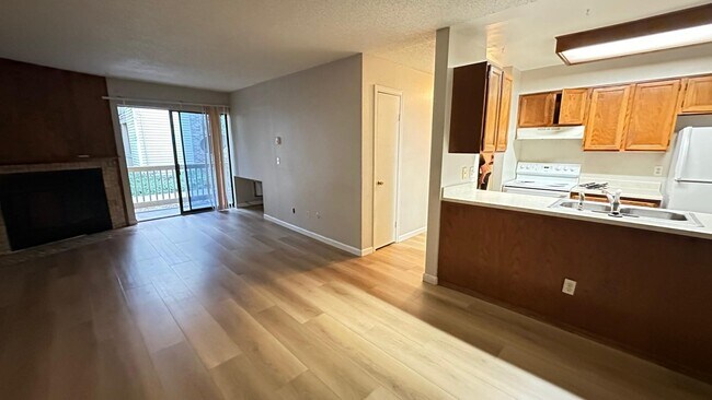 Building Photo - 14740 E Kentucky Dr