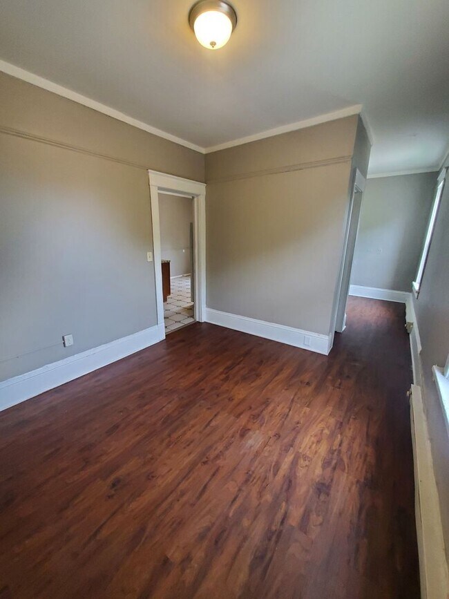 Interior Photo - 2002 57th St