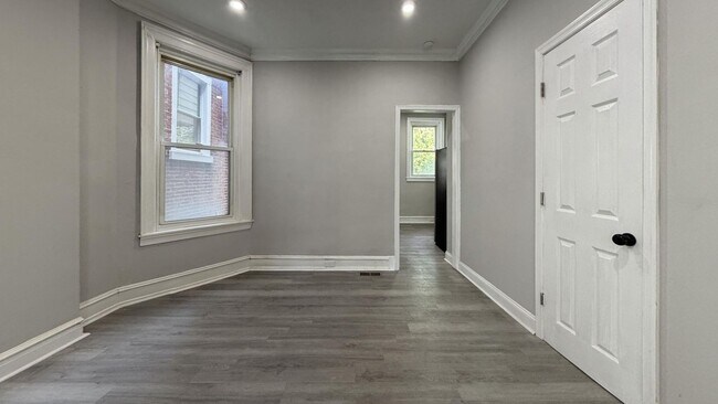 Building Photo - Move-In Ready 3BR Philly Rowhome with Modern Finishes