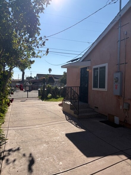 Building Photo - 4131 W 107th St