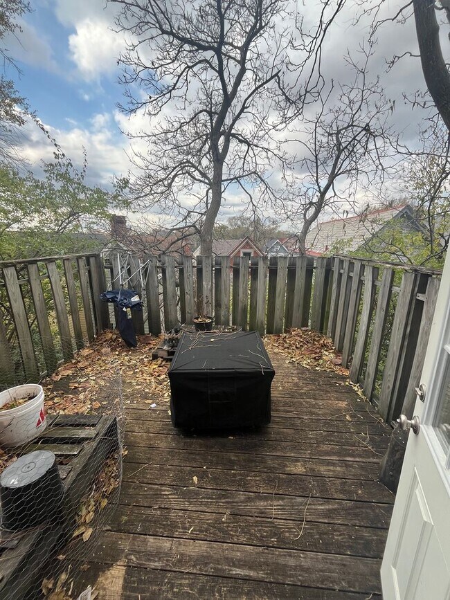 Building Photo - Five Bedroom Available for 26-27 School Year!