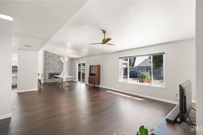 Building Photo - 5209 Pla Vada Dr