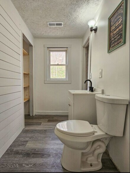 Building Photo - 1123 OH-552