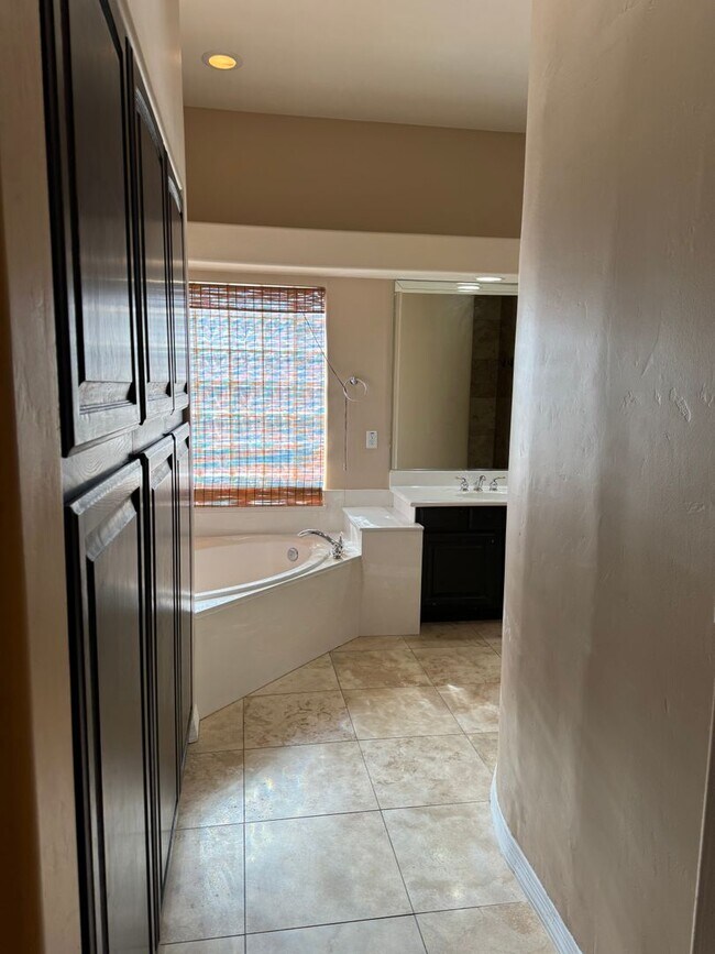 Building Photo - Stunning 4 bedroom custom home Mesa