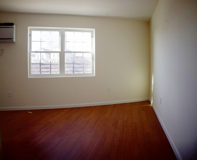 Building Photo - NEW 3 BEDROOM APT IN SOUNDVIEW