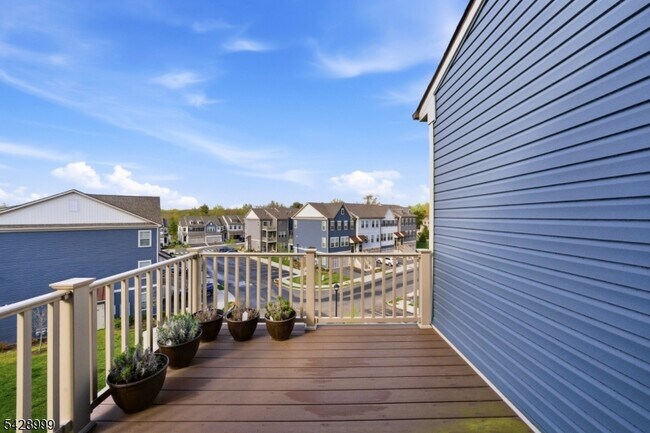 Building Photo - 19 Dahlia Dr