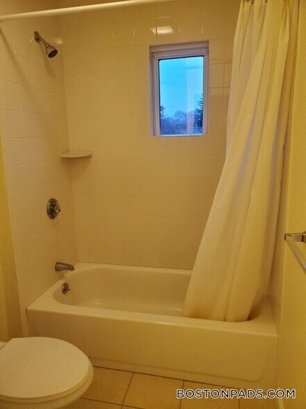 Building Photo - 293 School St