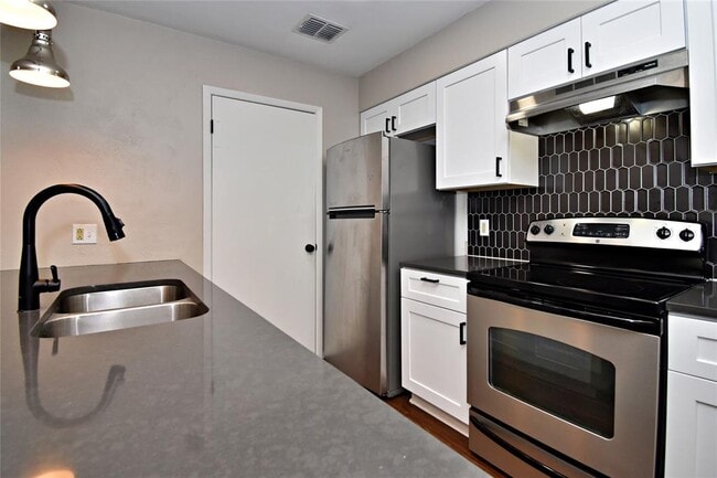 Building Photo - 4411 Whispering Valley Dr