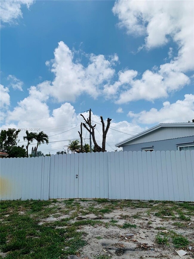 Building Photo - 17010 NW 53rd Ave