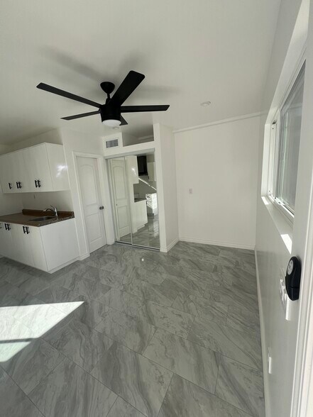 Building Photo - 5149 Arlington Ave