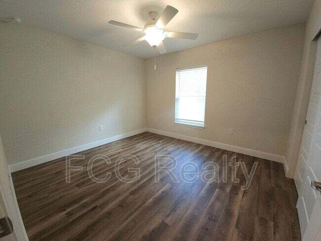 Building Photo - 661 E Vercelli Ln