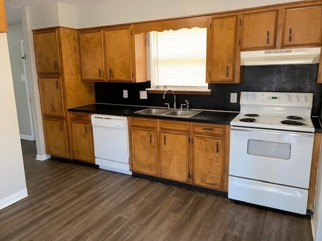 Building Photo - 303 Carriage Square Dr