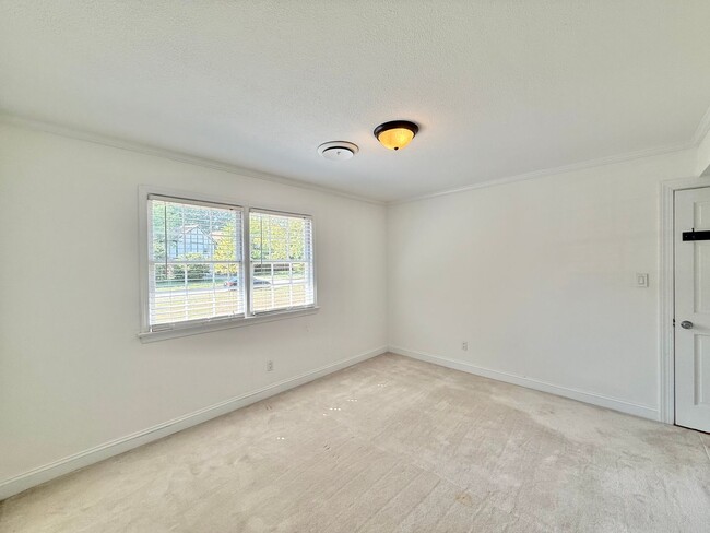 Building Photo - **OFFERING REFUNDABLE APPLICATION FEES** Stunning 5BD, 3BA North Ridge Raleigh Home on a Large, P...