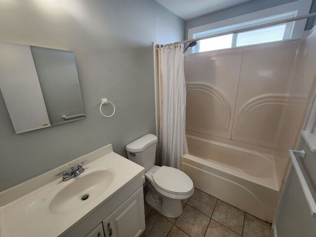 Building Photo - July special 50% off 1st months rent on BE...
