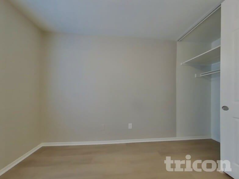 Building Photo - 955 W Santa Cruz Dr