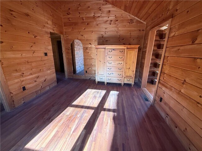 Building Photo - 2405 Mountain Rd