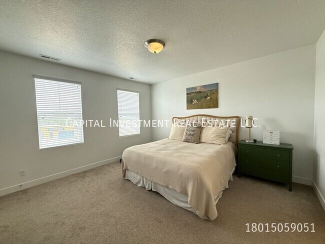 Building Photo - 5401 Ranches Loop Rd