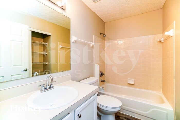 Building Photo - 841 Elgin Cir