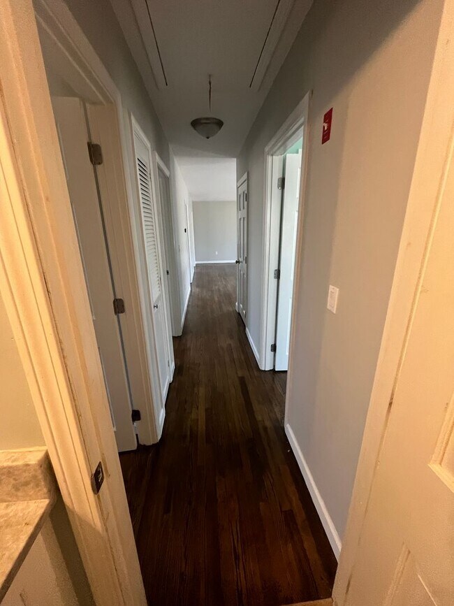 Building Photo - Great 3 Br / 2 Ba Split Level Home in Sandwich