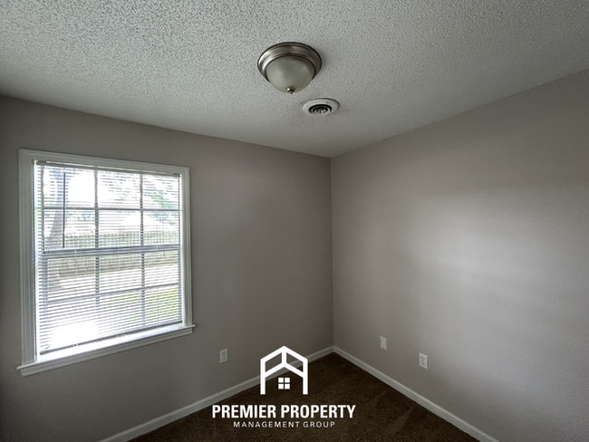 Building Photo - Charming 3BR/2BA Horn Lake Home | Hardwood Floors, 2-Car Garage & Fenced Yard