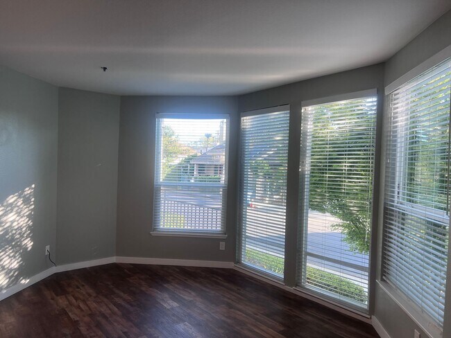 Building Photo - Spacious 1 Bedroom with Tons of Light, High Ceilings & Full Size Washer/Dryer Inside