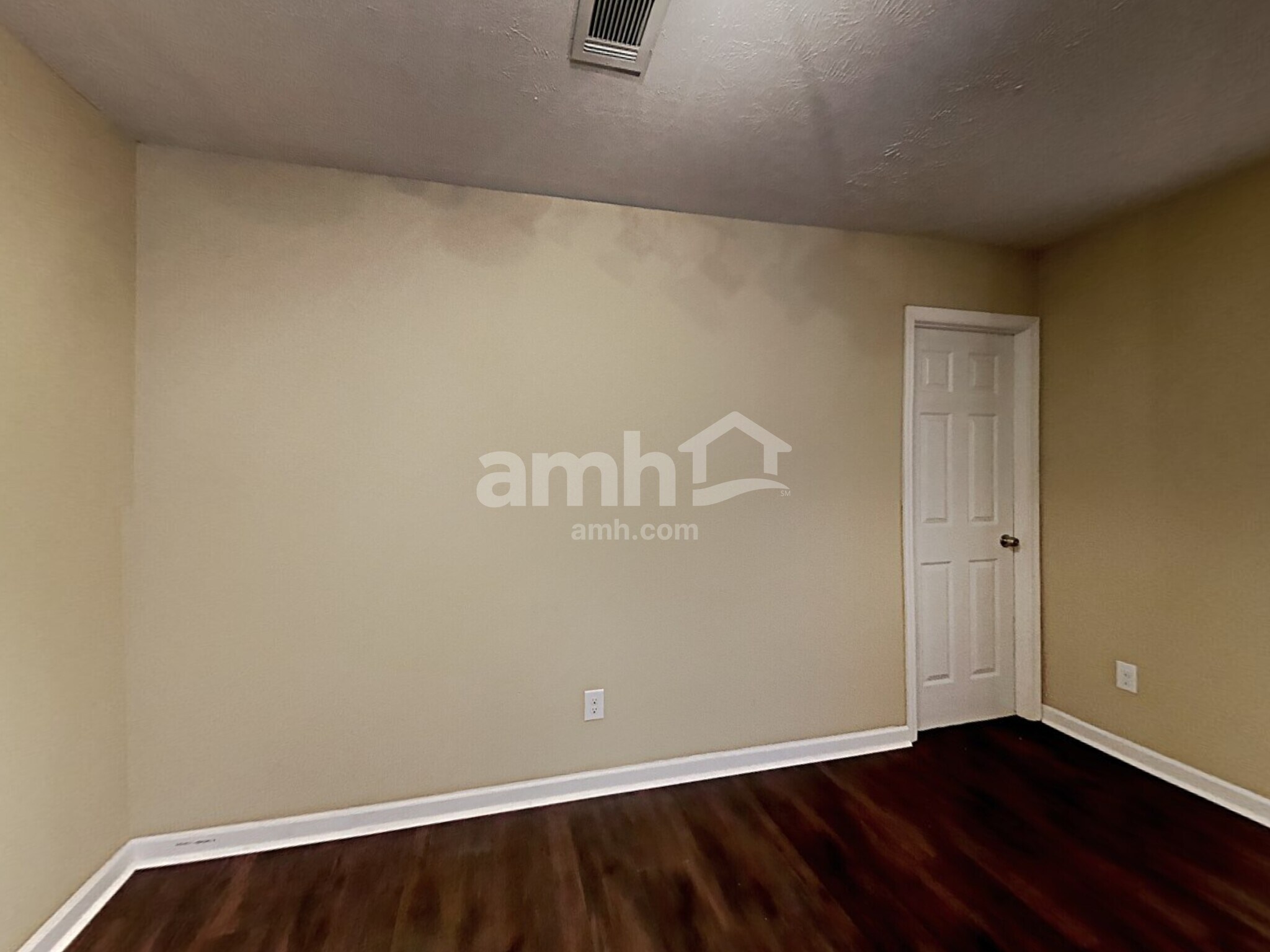 Building Photo - 1642 Zurich Dr