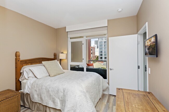 Building Photo - 427 9th Ave