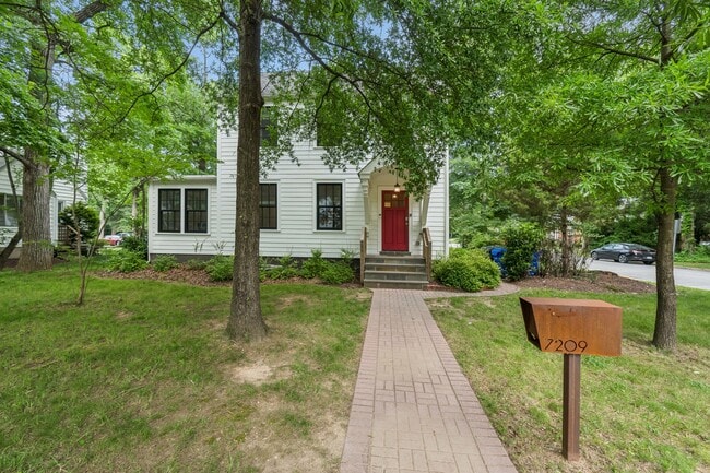 Primary Photo - 7209 Dartmouth Ave