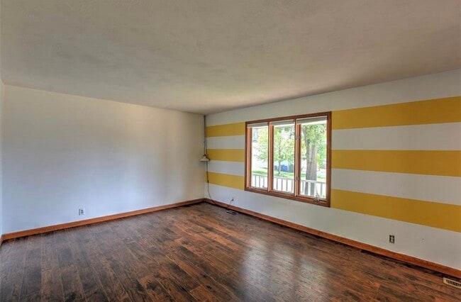 Building Photo - SCOTCH PINE