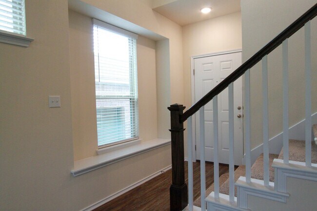Building Photo - 3651 Sandy Brook Dr