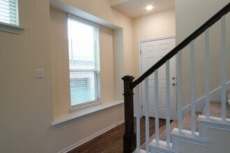 Building Photo - 3651 Sandy Brook Dr