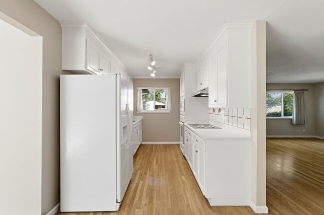 Building Photo - Wow! What a Great Home! Available Now!