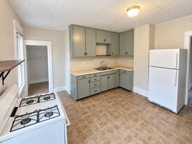 Building Photo - 215 3rd Ave NE