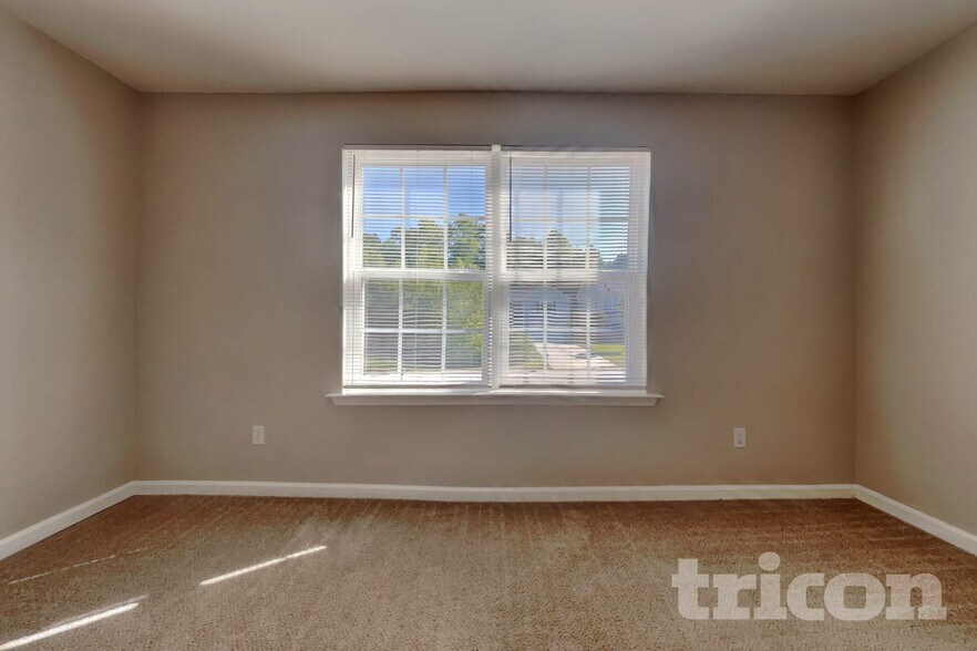 Building Photo - 47 Hallow Oak St