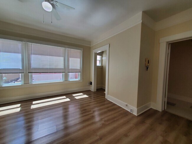 Building Photo - 442 8th St