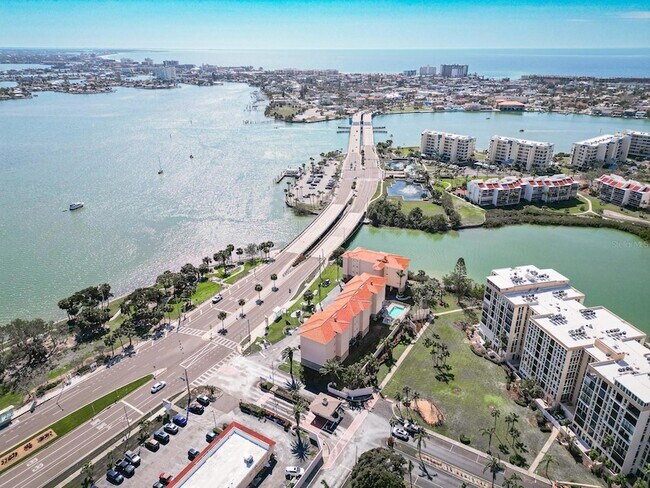 Building Photo - 7910 Sun Island Dr S