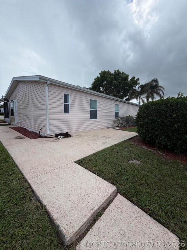 Building Photo - 8179 Sandwedge Terrace