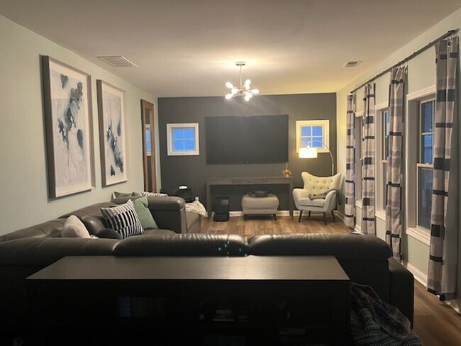 Building Photo - COMING SOON - LARGE 4 Bed 4 Bath in Lexington!