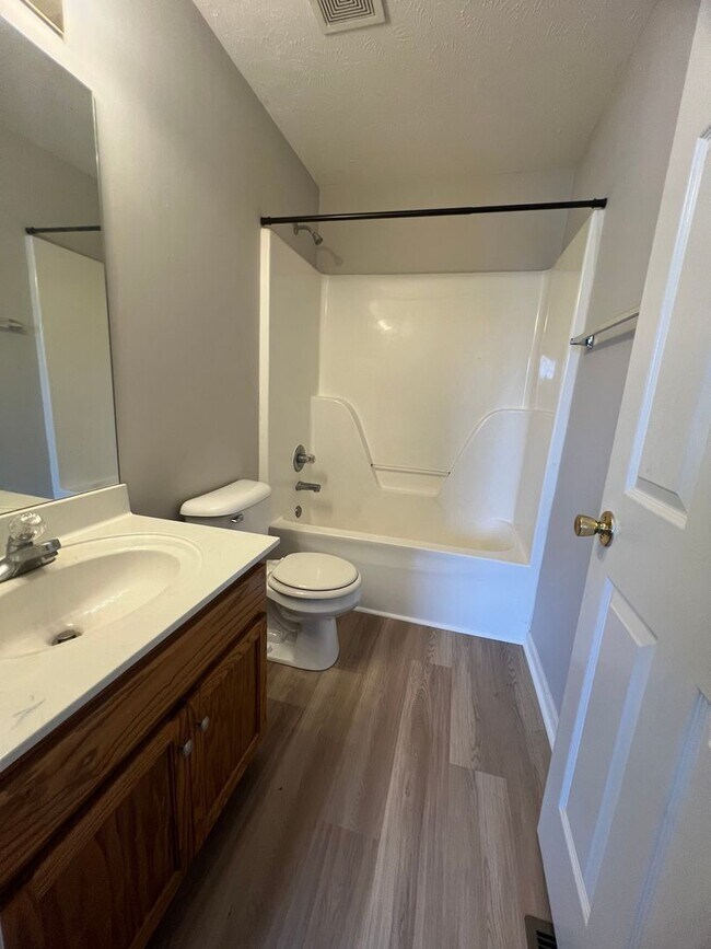 Building Photo - 1505 Center Pointe Dr