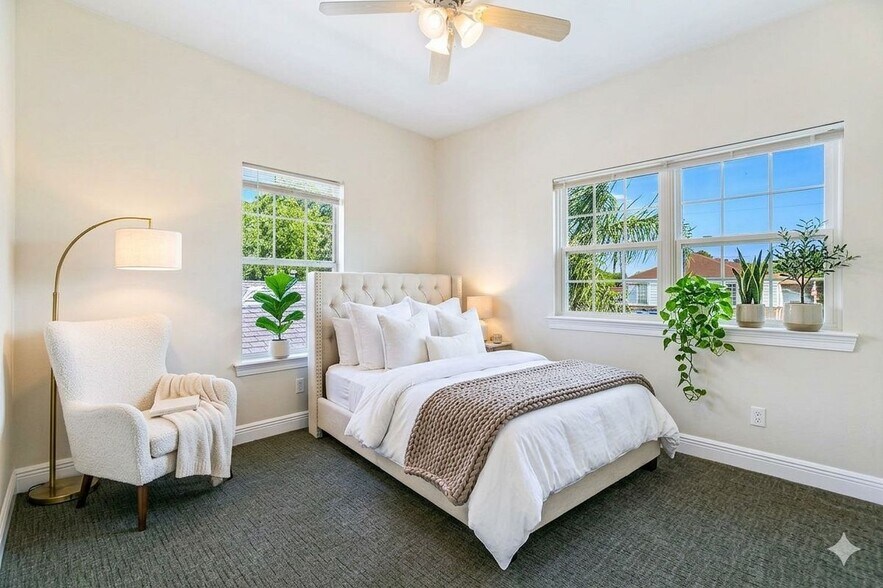 Building Photo - 4317 Downs St