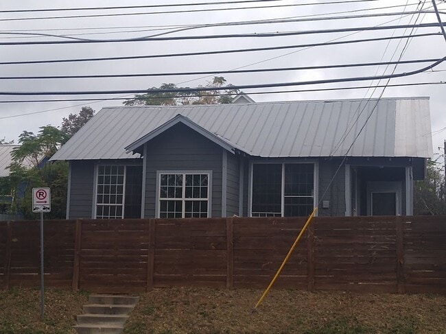 Building Photo - 2410 E 12th St