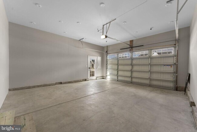 Building Photo - 143 Hood Farm Dr