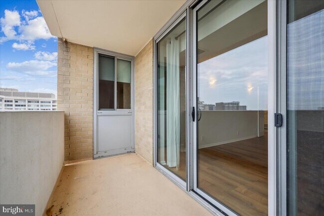 Building Photo - 4601 N Park Ave