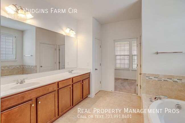 Building Photo - 1722 Hudgins Farm Cir