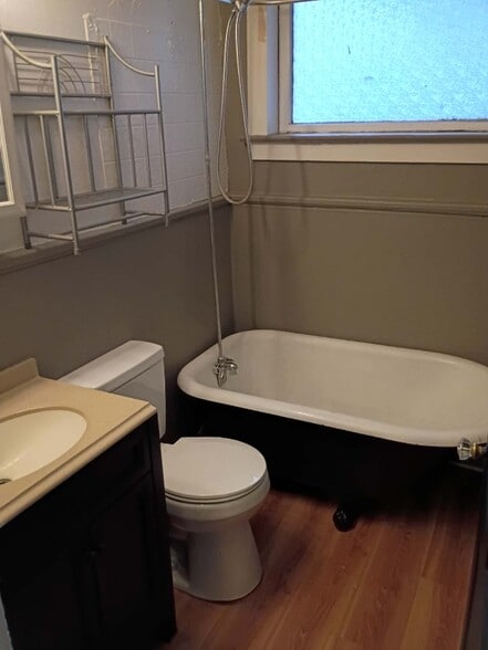 Building Photo - 914 Chestnut St