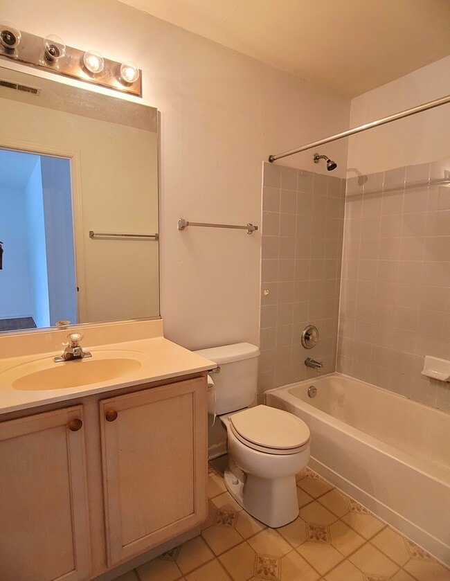 Building Photo - 2125 Fulham Dr